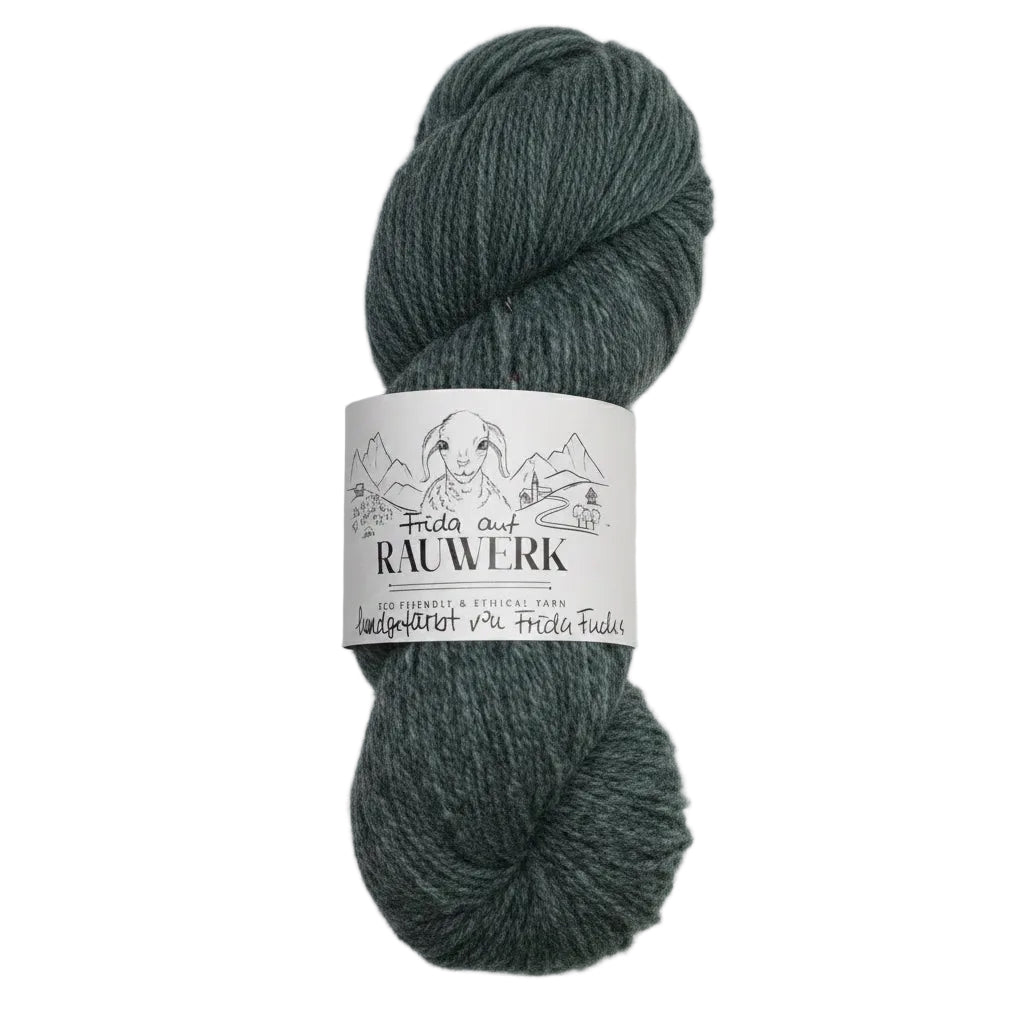 Frida auf Rauwerk No2 - Aquamarin/Obsidian - handgefärbt - 100% Wolle, Merino, Sport, 300m/100g - Rauwerk by Claudia Freiß - Frau von Strick