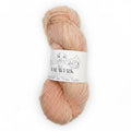Frida auf Rauwerk No2 - Aprikose/Travertin - handgefärbt - 100% Wolle, Merino, Sport, 300m/100g - Rauwerk by Claudia Freiß - Frau von Strick
