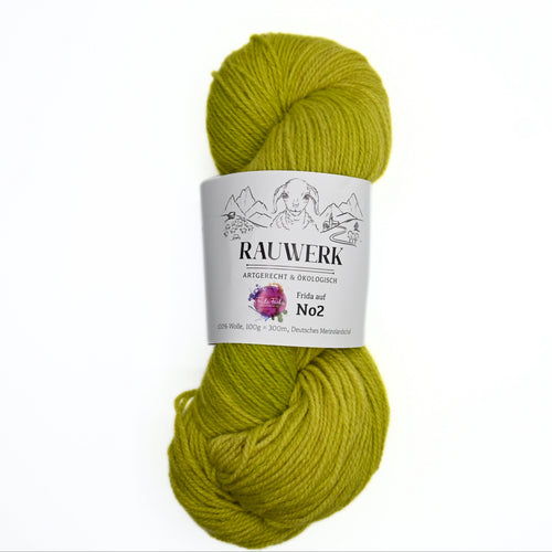 Frida auf Rauwerk No2- Kardamom/Kalk - handgefärbt - 100% Wolle, Merino, Sport, 300m/100g - Rauwerk by Claudia Freiß - Frau von Strick
