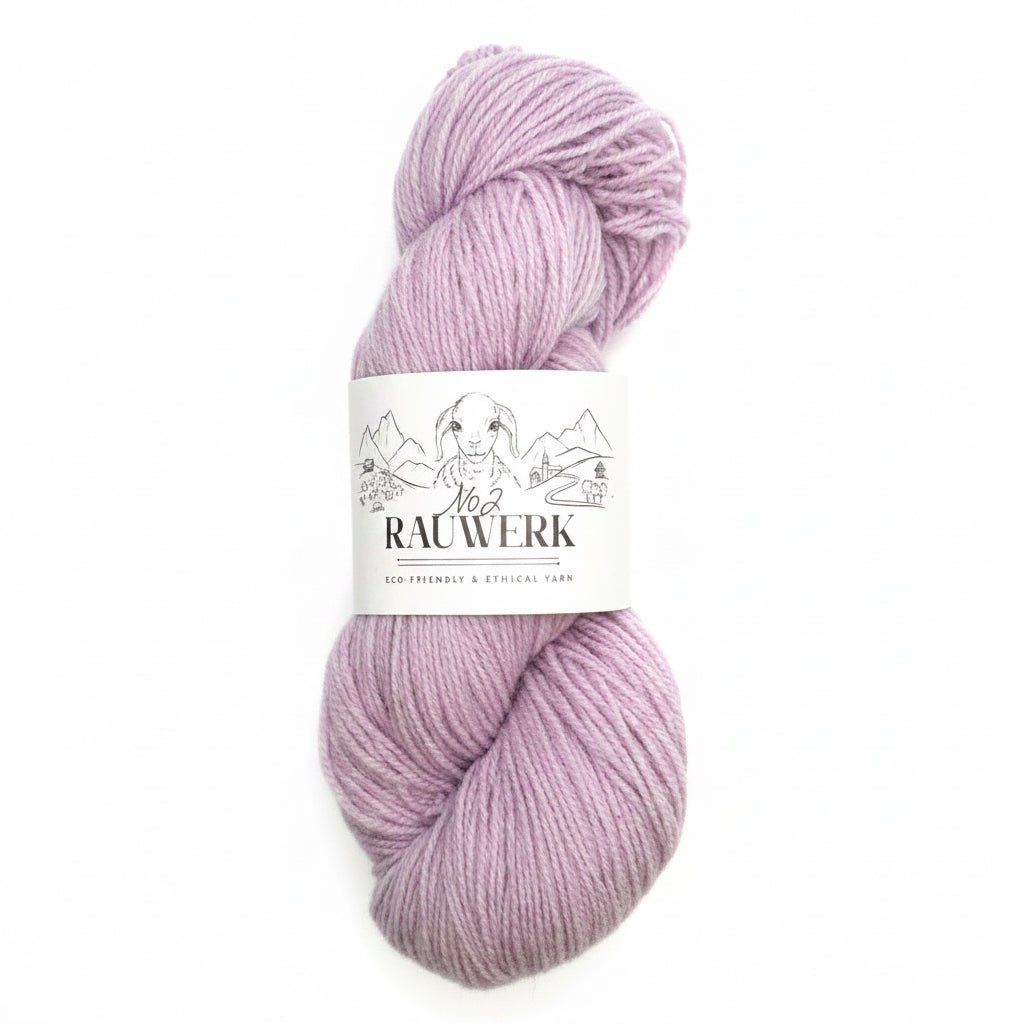 Frida auf Rauwerk No2 - Heidekraut (Sonderfarbe) - handgefärbt - 100% Wolle, Merino, Sport, 300m/100g - Rauwerk by Claudia Freiß - Frau von Strick
