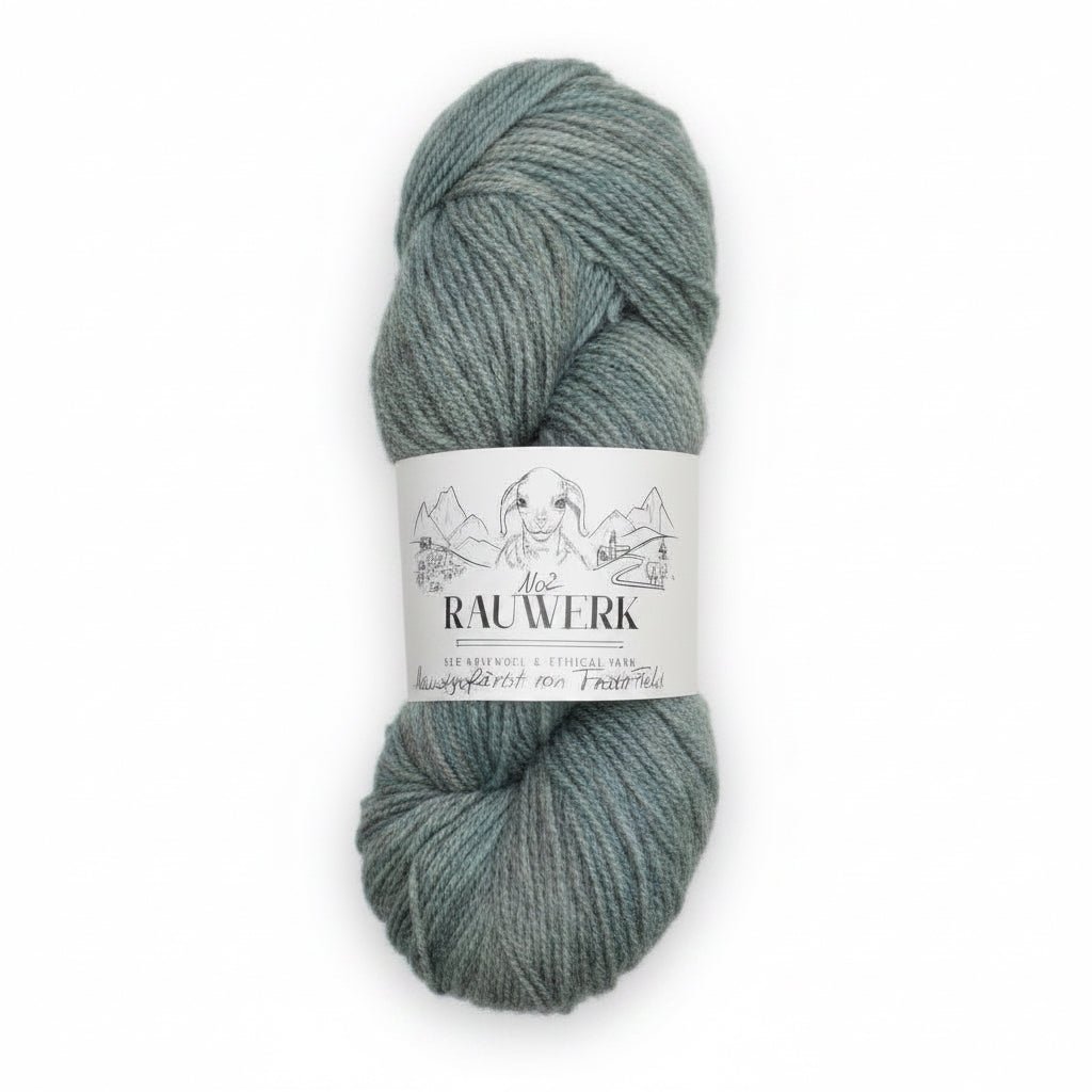 Frida auf Rauwerk No2 - Nordsee/Travertin - handgefärbt - 100% Wolle, Merino, Sport, 300m/100g - Rauwerk by Claudia Freiß - Frau von Strick
