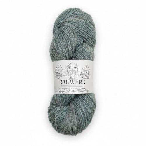 Frida auf Rauwerk No2 - Nordsee/Travertin - handgefärbt - 100% Wolle, Merino, Sport, 300m/100g - Rauwerk by Claudia Freiß - Frau von Strick