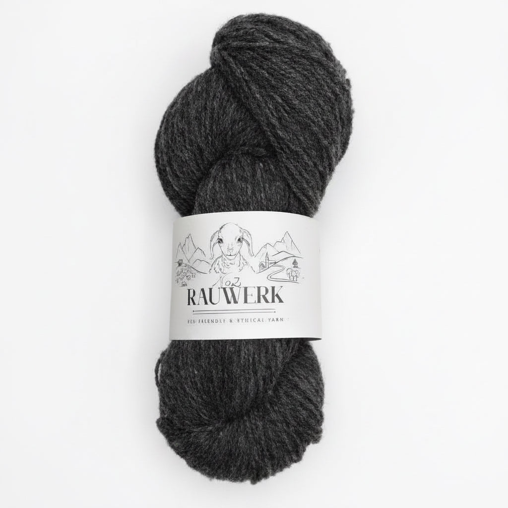 Rauwerk No2 - Obsidian (Basisfarbe) - 100% Wolle, kbT, Merino, Sport, 300m/100g - Rauwerk by Claudia Freiß - Frau von Strick