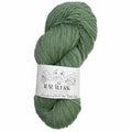 Frida auf Rauwerk No2 - Salbei/Travertin - handgefärbt - 100% Wolle, Merino, Sport, 300m/100g - Rauwerk by Claudia Freiß - Frau von Strick