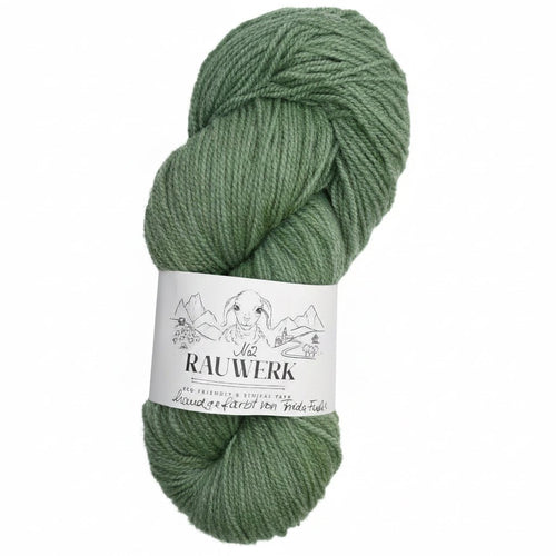 Frida auf Rauwerk No2 - Salbei/Travertin - handgefärbt - 100% Wolle, Merino, Sport, 300m/100g - Rauwerk by Claudia Freiß - Frau von Strick