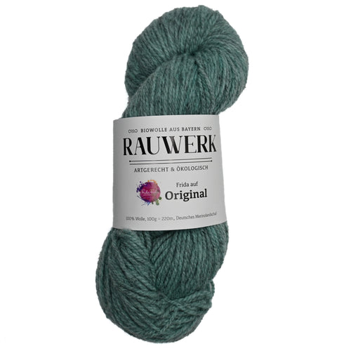 Frida auf Rauwerk Original - Aquamarin/Kies - 100% Wolle, Merino, DK, 220m/100g - Rauwerk by Claudia Freiß - Frau von Strick