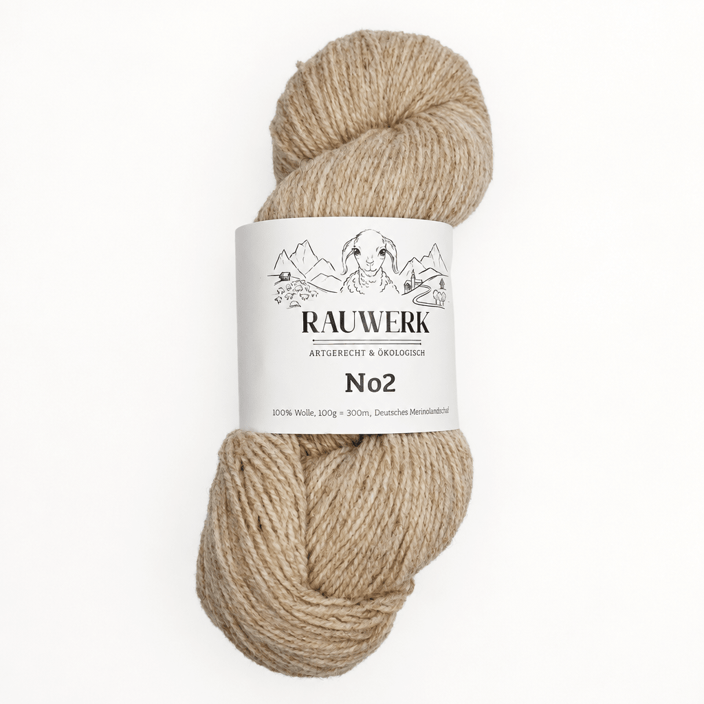 Rauwerk No2 - Sand (Basisfarbe) - 100% Wolle, kbT, Merino, Sport, 300m/100g - Claudia Freiß - RAUWERK - Frau von Strick